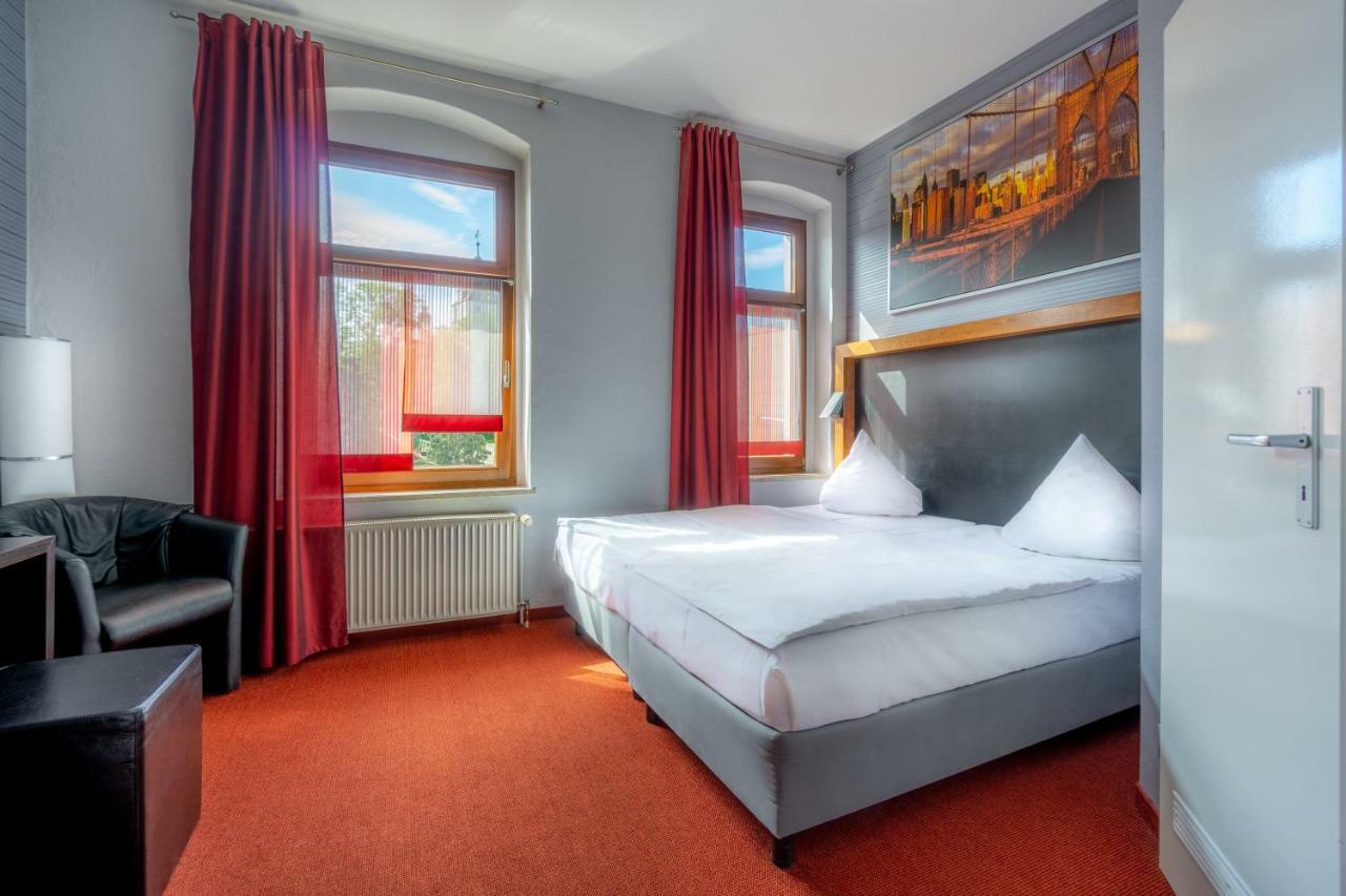 Sl'Otel - Das Stadthotel - Voll Klimatisiert Bernburg Extérieur photo