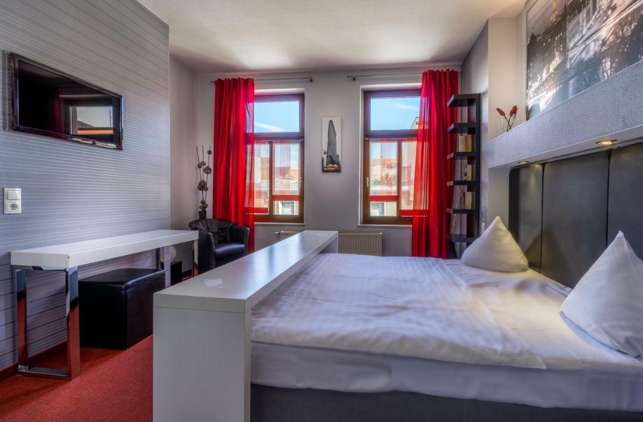 Sl'Otel - Das Stadthotel - Voll Klimatisiert Bernburg Extérieur photo